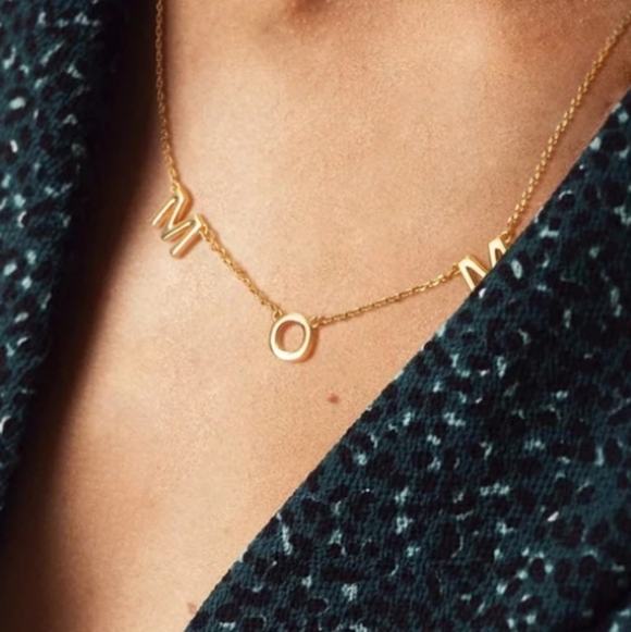 Tesmony MOM Alphabet Pendant Necklace - Picture 3 of 5